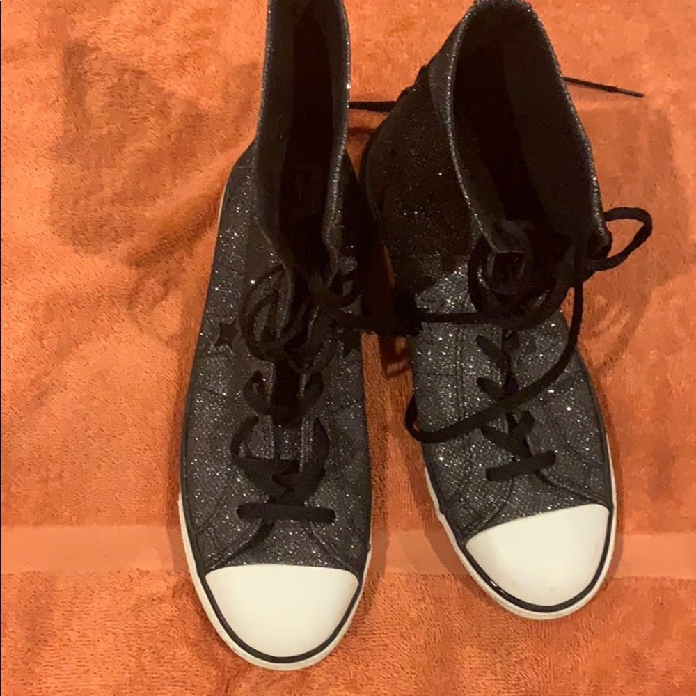 Girls Converse size 7